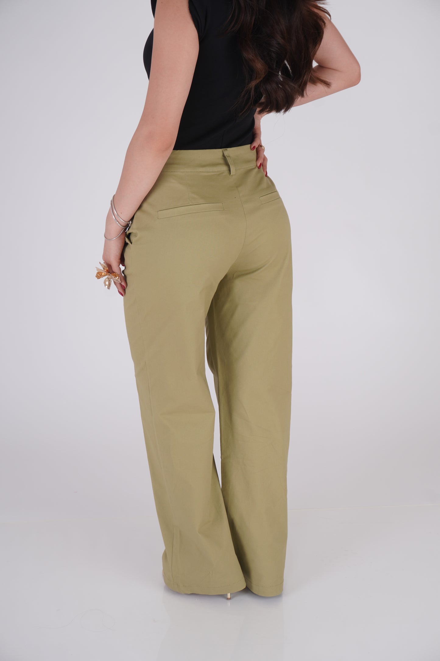 PANTALÓN RECTO TRABILLAS