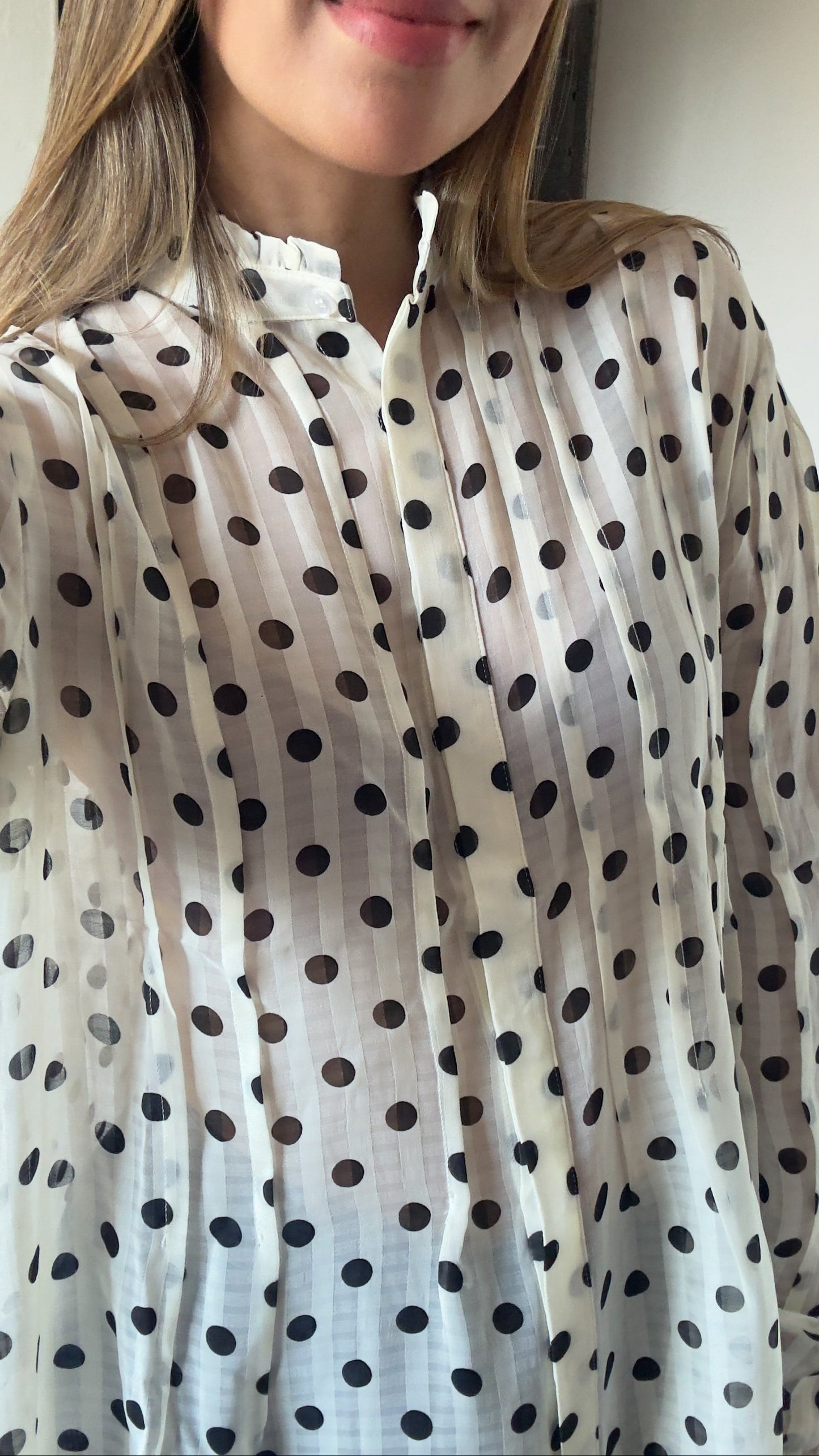 BLUSA PUNTOS BLANCA