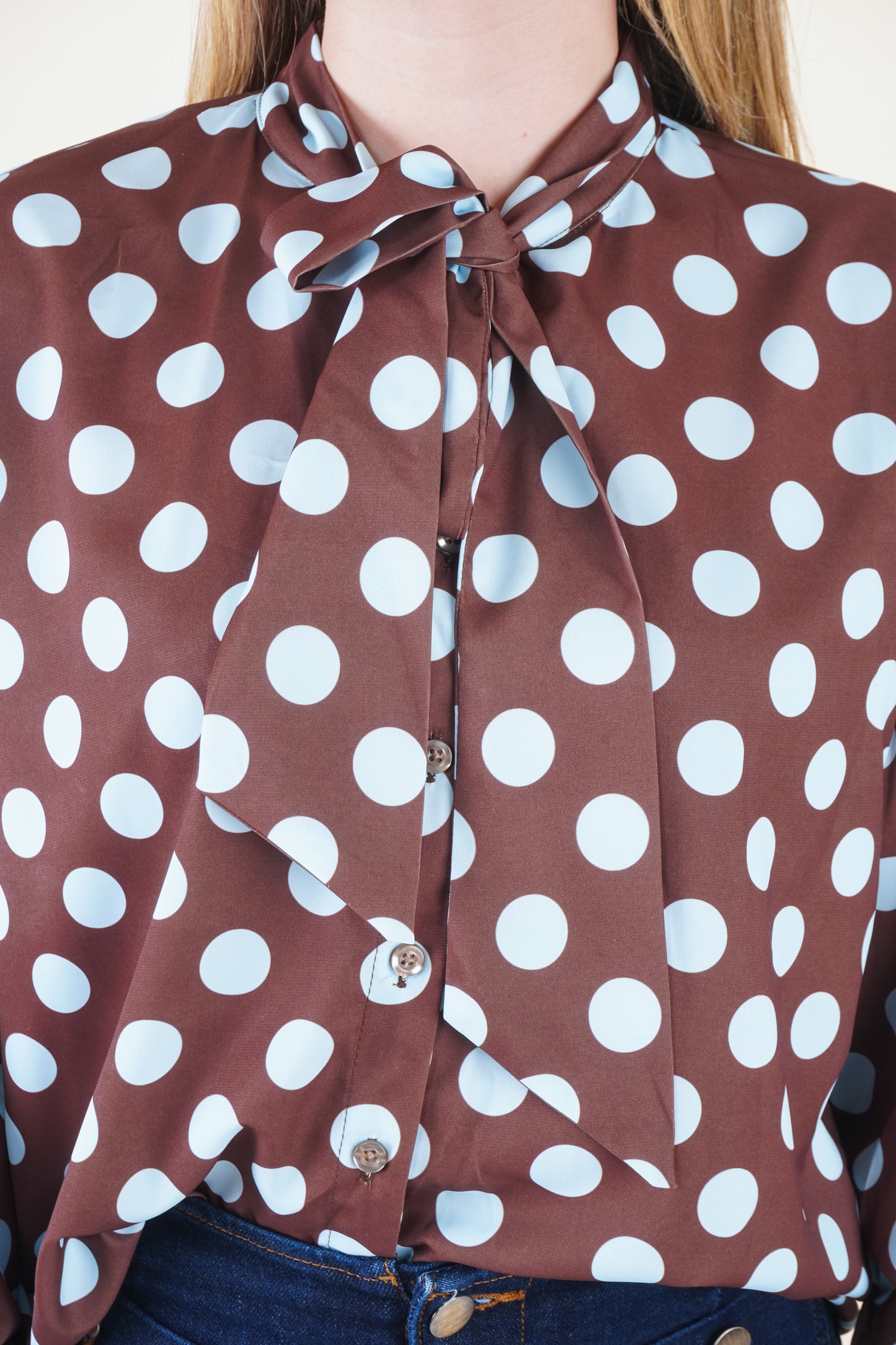 BLUSA PUNTOS CHOCOLATE