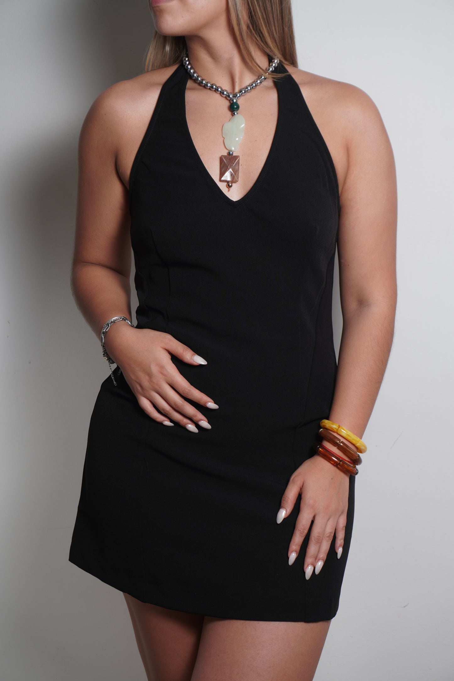 VESTIDO NEGRO CUELLO HALTER